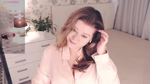 Snapshot of helenbonham chatting on September 13, 2025, 4:45 am Helena Bonham online show from September 13, 2025, 4:45 am