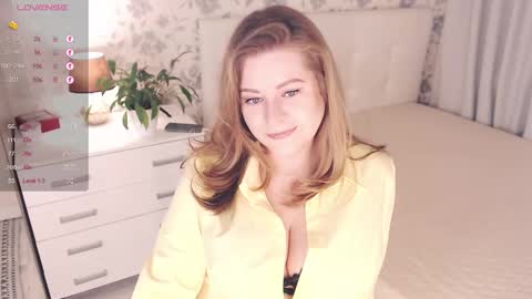 Snapshot of helenbonham chatting on October 11, 2025, 5:17 am Helena Bonham online show from October 11, 2025, 5:17 am