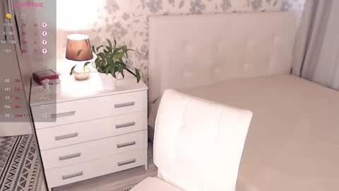 Snapshot of helenbonham chatting on October 22, 2025, 10:59 am Helena Bonham online show from October 22, 2025, 10:59 am