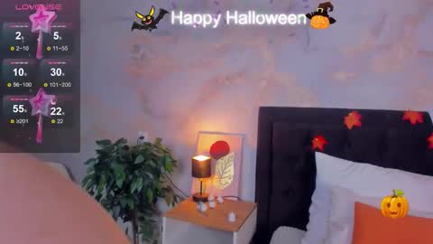 helendanvers online show from October 31, 2025, 3:07 am