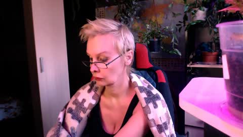Helga online show from April 5, 2026, 3:42 pm