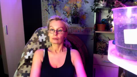 Snapshot of helgahimmele chatting on May 5, 2026, 9:56 pm Helga online show from May 5, 2026, 9:56 pm