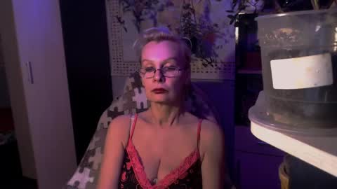 Snapshot of helgahimmele chatting on May 11, 2026, 11:02 pm Helga online show from May 11, 2026, 11:02 pm
