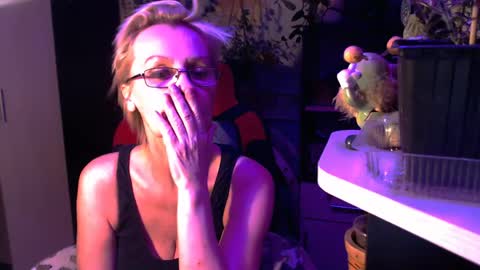 Snapshot of helgahimmele chatting on May 25, 2026, 6:58 pm Helga online show from May 25, 2026, 6:58 pm