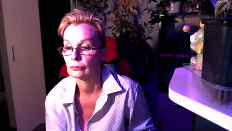 Snapshot of helgahimmele chatting on June 11, 2026, 10:08 pm Helga online show from June 11, 2026, 10:08 pm