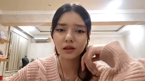 Snapshot of helgakraszewski chatting on November 8, 2025, 3:23 pm Alice online show from November 8, 2025, 3:23 pm