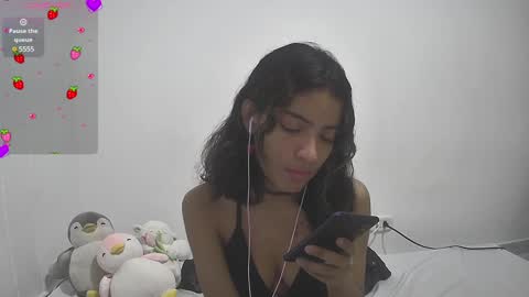 Helia Transfem and Amy online show from January 8, 2025, 5:26 pm