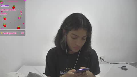 Helia Transfem and Amy online show from January 14, 2025, 6:02 am