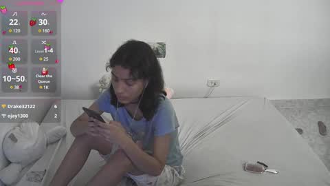 Helia Transfem and Amy online show from January 16, 2025, 6:27 pm