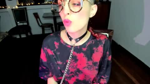 Heliconia online show from October 19, 2025, 1:06 am