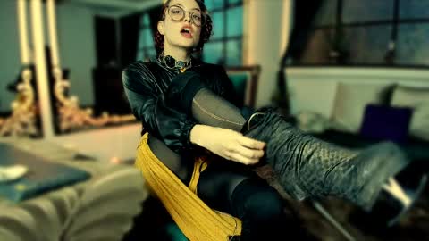 Heliconia online show from April 8, 2026, 11:27 pm