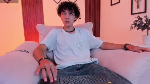 helios_obscuro online show from November 1, 2025, 2:57 am