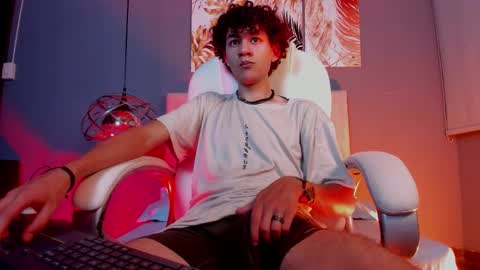 helios_obscuro online show from November 11, 2025, 6:13 am