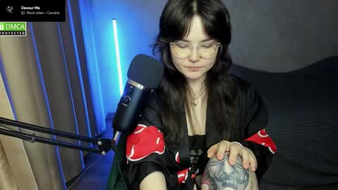 Red online show from October 2, 2025, 6:37 pm