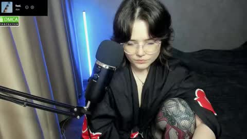 Snapshot of hell_hotline chatting on November 24, 2025, 7:02 pm Red online show from November 24, 2025, 7:02 pm