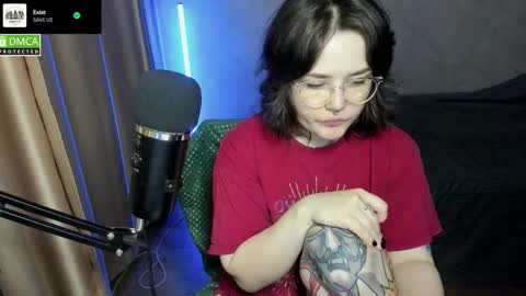 Snapshot of hell_hotline chatting on December 5, 2025, 8:38 pm Red online show from December 5, 2025, 8:38 pm