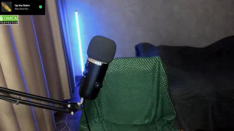 Snapshot of hell_hotline chatting on December 18, 2025, 6:58 pm Red online show from December 18, 2025, 6:58 pm