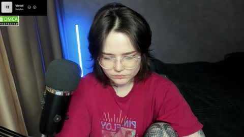 Snapshot of hell_hotline chatting on January 14, 2026, 6:46 pm Red online show from January 14, 2026, 6:46 pm