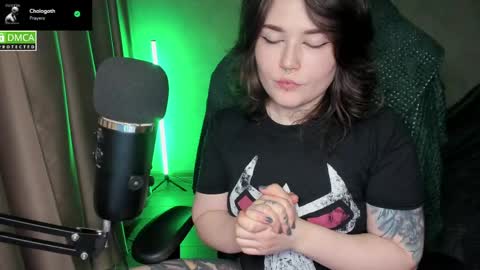 Red online show from April 27, 2026, 7:34 pm