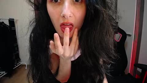 Helen online show from May 21, 2026, 9:33 pm