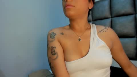 hellen__smith_ online show from September 12, 2025, 1:44 pm