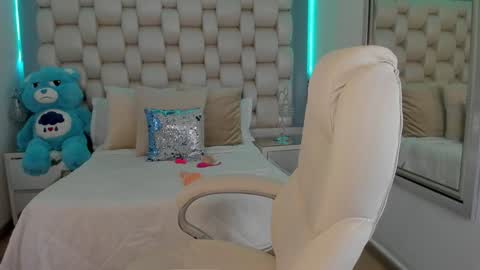 Snapshot of hellen_amazing chatting on December 13, 2024, 6:53 am hellen_amazing online show from December 13, 2024, 6:53 am