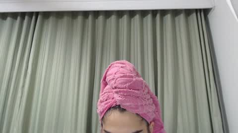 Hellen online show from December 9, 2024, 2:28 pm