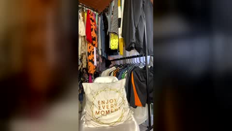 hellen     online show from April 5, 2026, 11:02 pm