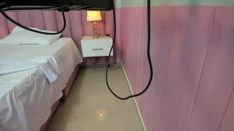 Snapshot of hellencute18_ chatting on May 2, 2026, 6:13 pm online show from May 2, 2026, 6:13 pm
