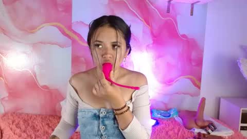 Hellen lopez online show from June 12, 2026, 10:19 pm