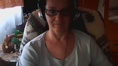 hellenmarie online show from January 8, 2025, 12:05 pm