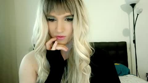 Snapshot of hellenspellman chatting on March 5, 2025, 9:05 am Helen Spellman online show from March 5, 2025, 9:05 am