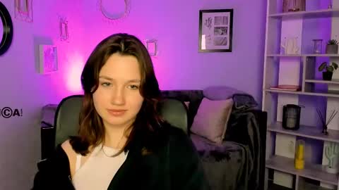 Helli online show from March 12, 2025, 11:12 pm