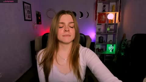 Snapshot of helli_belli chatting on April 24, 2026, 7:16 pm Helli online show from April 24, 2026, 7:16 pm