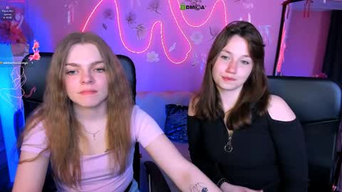 Snapshot of helli_belli chatting on May 3, 2026, 7:20 pm Helli online show from May 3, 2026, 7:20 pm