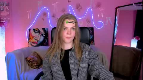 Snapshot of helli_belli chatting on May 5, 2026, 7:33 pm Helli online show from May 5, 2026, 7:33 pm