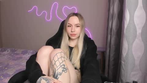 Snapshot of hello_kittykk chatting on April 24, 2026, 6:54 pm Lisa online show from April 24, 2026, 6:54 pm