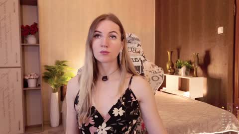 Snapshot of hello_lisha chatting on May 4, 2026, 8:32 am Alisia Monday to Friday from 10 am to 4 pm GMT 2 online show from May 4, 2026, 8:32 am