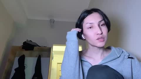 Snapshot of hencamx chatting on March 2, 2025, 5:58 pm Eva online show from March 2, 2025, 5:58 pm