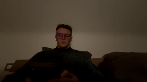 Snapshot of henrietje chatting on December 3, 2025, 4:27 pm henrietje online show from December 3, 2025, 4:27 pm