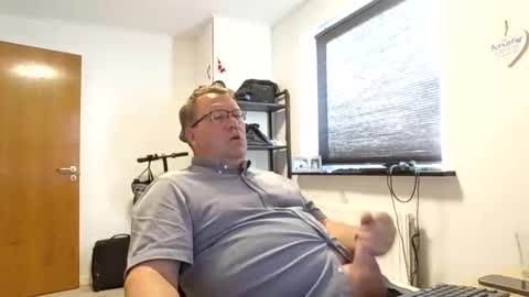 Snapshot of henrikrp1971 chatting on October 2, 2025, 2:46 pm henrikrp1971 online show from October 2, 2025, 2:46 pm