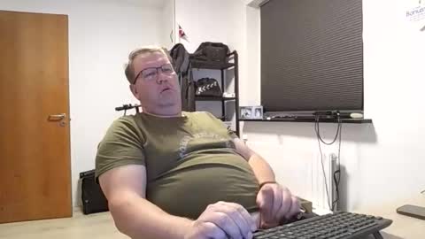 Snapshot of henrikrp1971 chatting on October 17, 2025, 5:48 pm henrikrp1971 online show from October 17, 2025, 5:48 pm