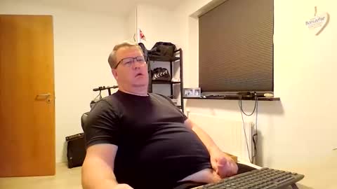 Snapshot of henrikrp1971 chatting on October 18, 2025, 7:58 pm henrikrp1971 online show from October 18, 2025, 7:58 pm