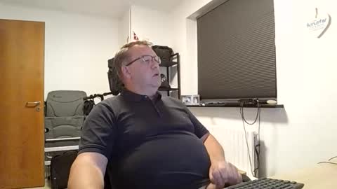 Snapshot of henrikrp1971 chatting on November 8, 2025, 3:34 pm henrikrp1971 online show from November 8, 2025, 3:34 pm