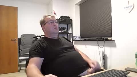 Snapshot of henrikrp1971 chatting on November 16, 2025, 8:14 pm henrikrp1971 online show from November 16, 2025, 8:14 pm