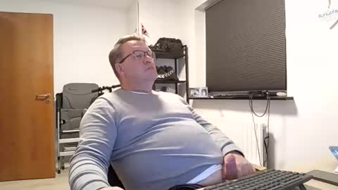 Snapshot of henrikrp1971 chatting on November 23, 2025, 7:35 pm henrikrp1971 online show from November 23, 2025, 7:35 pm