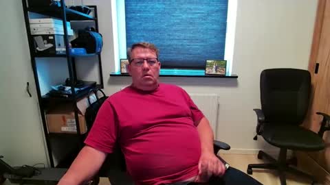 Snapshot of henrikrp1971 chatting on April 1, 2026, 11:11 am henrikrp1971 online show from April 1, 2026, 11:11 am