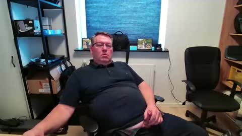 Snapshot of henrikrp1971 chatting on April 16, 2026, 12:28 pm henrikrp1971 online show from April 16, 2026, 12:28 pm