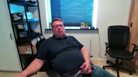 Snapshot of henrikrp1971 chatting on April 30, 2026, 1:28 pm henrikrp1971 online show from April 30, 2026, 1:28 pm