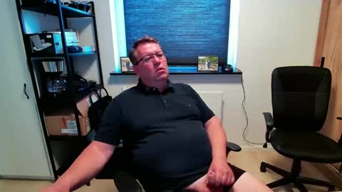 Snapshot of henrikrp1971 chatting on May 7, 2026, 9:25 am henrikrp1971 online show from May 7, 2026, 9:25 am